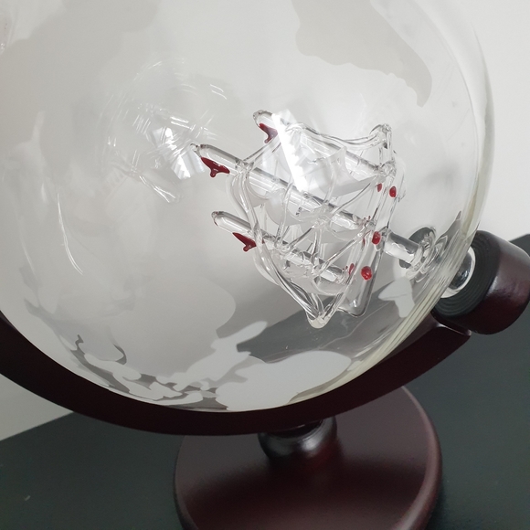 Novelty globe decanter - Picture 2 of 8